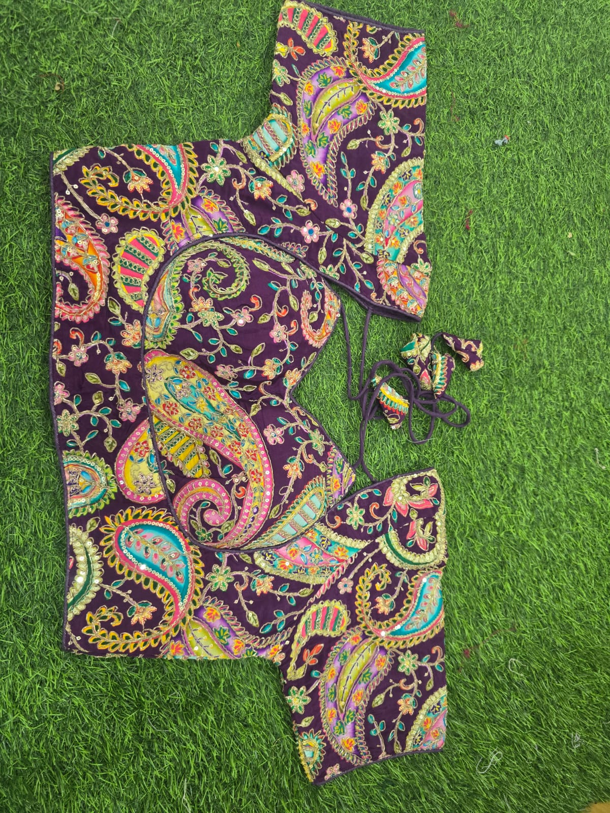 Elegant Paisley Embroidered Designer Blouse with Sweetheart Neckline || SS-523 ||